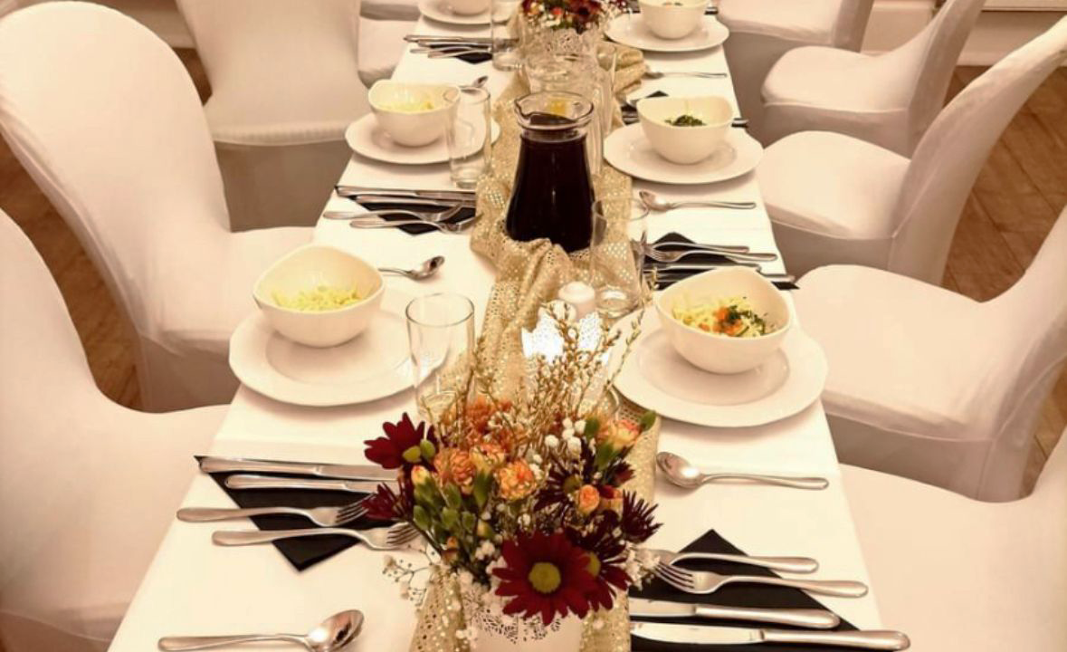 Photo of a decorated table with chicken soup, a traditional Polish dish